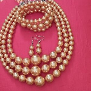 Luxurious Gold Pearl Necklace Set